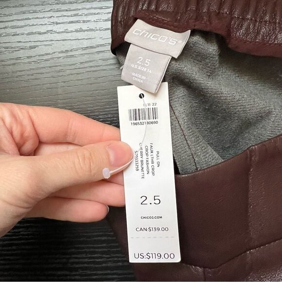 ✨ Chico’s Women’s Brown Faux Leather Pull-On Straight Leg Crop Pants 2.5 NWT - Picture 7 of 11